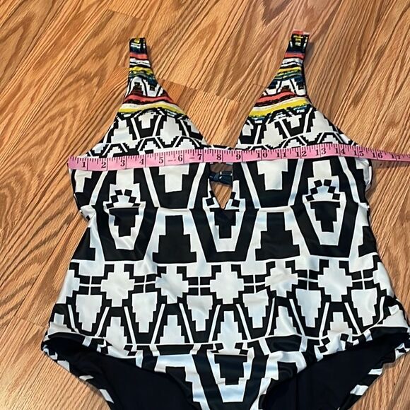 Becca Tribal Primitive Print Black White 1 piece swimsuit, bathing, tank, Large - Picture 4 of 10